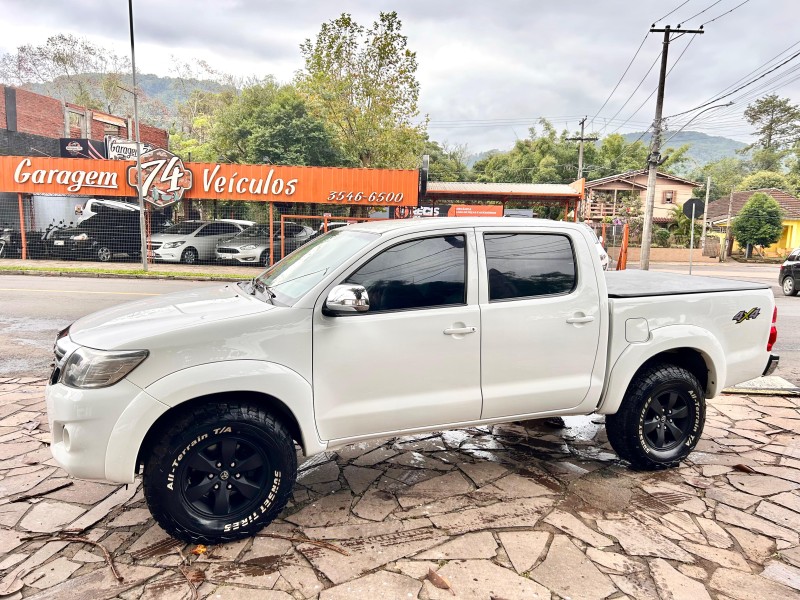 hilux 2.7 srv 4x4 cd 16v flex 4p automatico 2014 tres coroas
