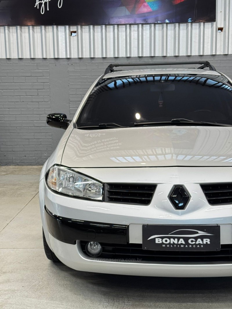 MÉGANE 1.6 DYNAMIQUE GRAND TOUR 16V FLEX 4P MANUAL - 2011 - CAXIAS DO SUL