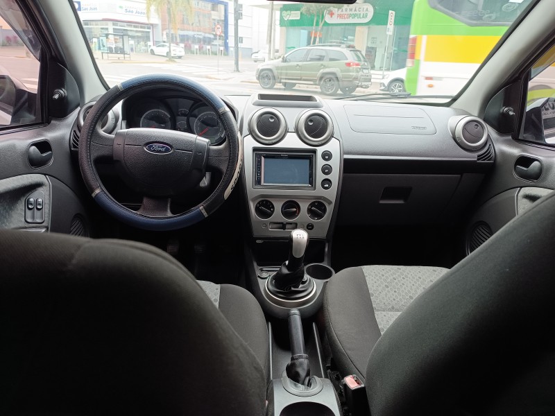 FIESTA 1.6 MPI HATCH 8V FLEX 4P MANUAL - 2014 - FLORES DA CUNHA