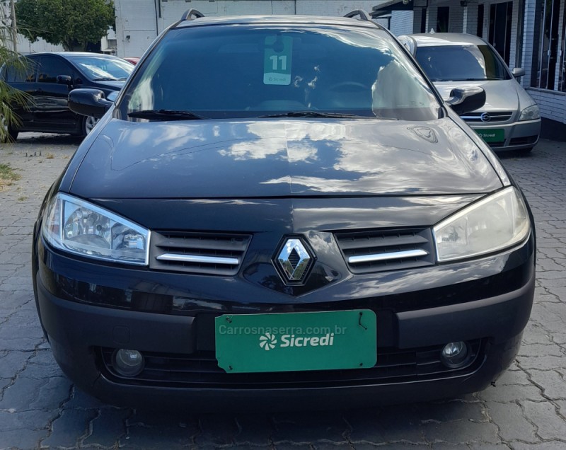 MÉGANE 2.0 DYNAMIQUE GRAND TOUR 16V GASOLINA 4P AUTOMÁTICO - 2011 - CAXIAS DO SUL