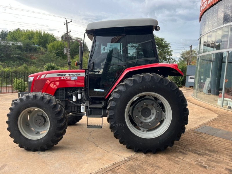 TRATOR 4410  - 2021 - GUAPORé