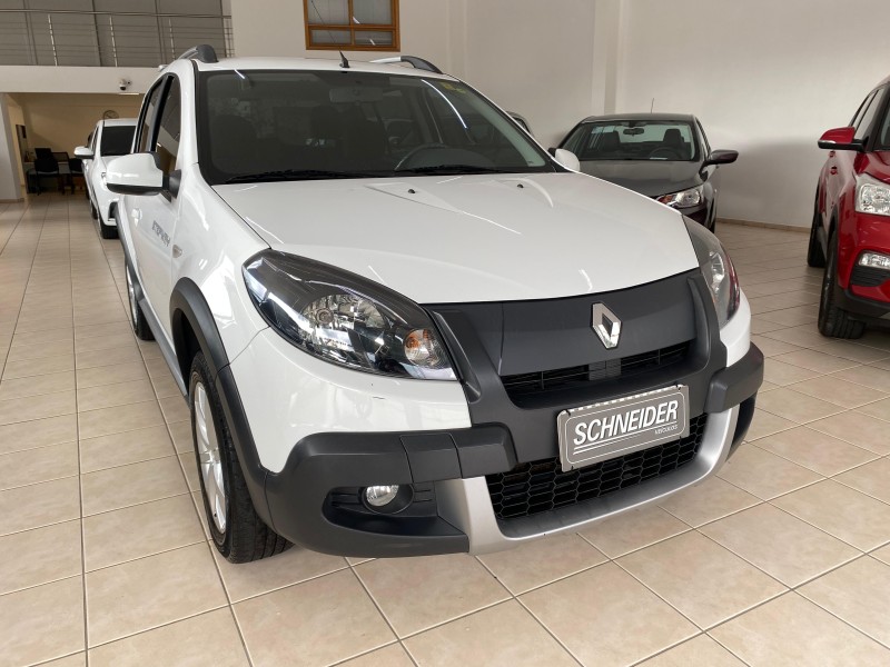 SANDERO 1.6 STEPWAY 8V FLEX 4P MANUAL - 2014 - NOVA PETRóPOLIS