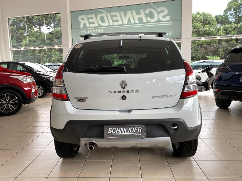 SANDERO 1.6 STEPWAY 8V FLEX 4P MANUAL - 2014 - NOVA PETRóPOLIS