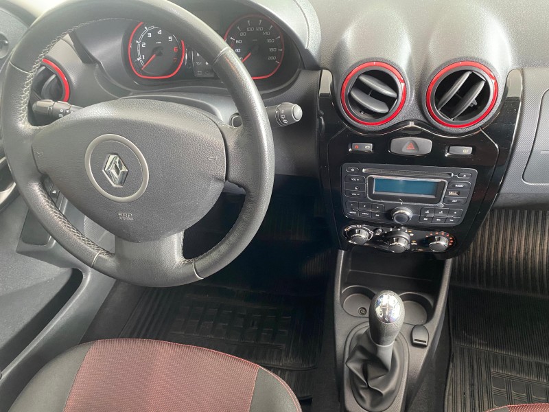 SANDERO 1.6 STEPWAY 8V FLEX 4P MANUAL - 2014 - NOVA PETRóPOLIS