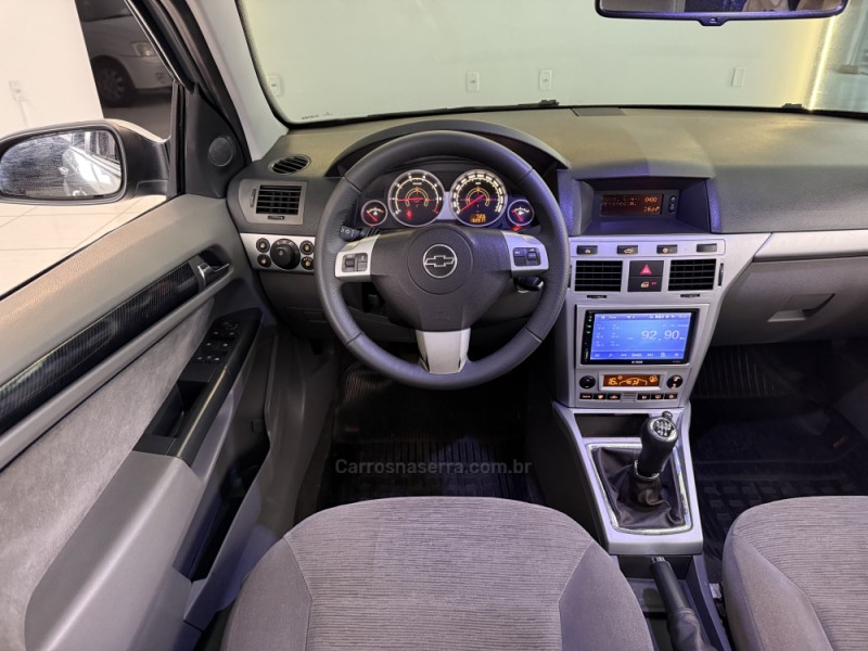 VECTRA 2.0 MPFI ELEGANCE 8V 140CV FLEX 4P MANUAL - 2010 - ESTâNCIA VELHA