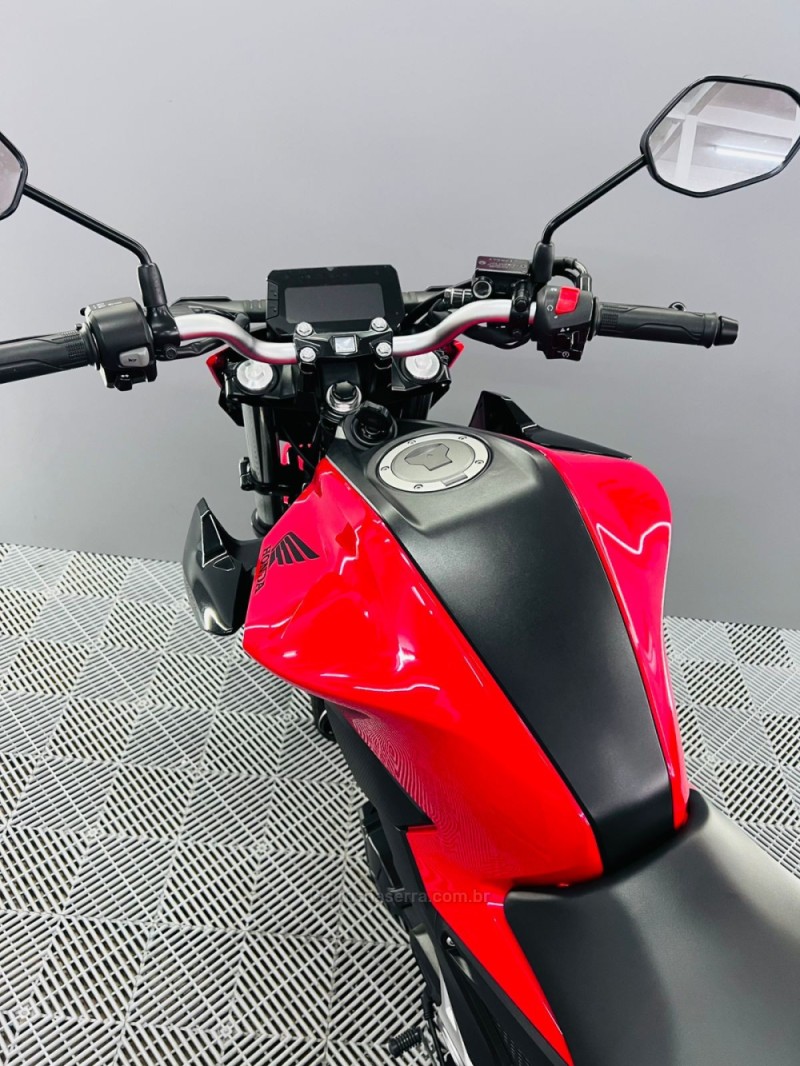 CB 300F TWISTER CBS - 2024 - CAMPO BOM