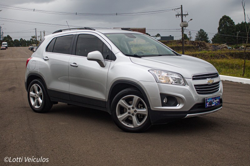 tracker 1.8 mpfi ltz 4x2 16v flex 4p automatico 2016 farroupilha