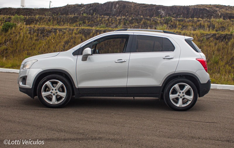 TRACKER 1.8 MPFI LTZ 4X2 16V FLEX 4P AUTOMÁTICO - 2016 - FARROUPILHA