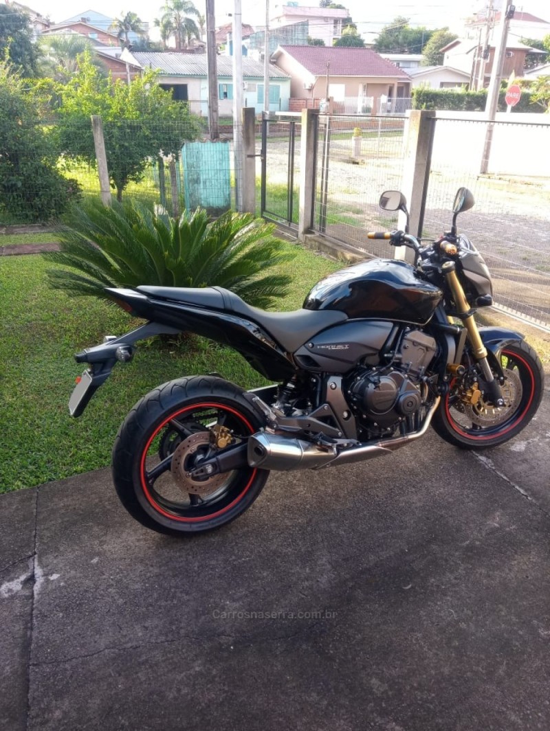 CB 600F HORNET - 2012 - MONTENEGRO