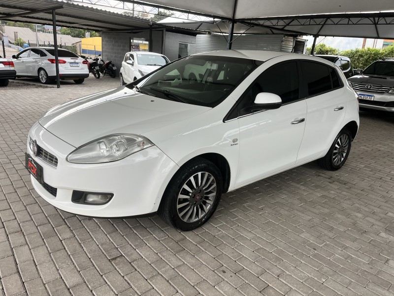 bravo 1.8 essence 16v flex 4p automatizado 2014 caxias do sul