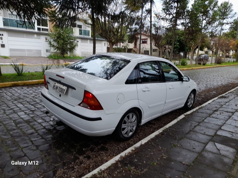 FOCUS 2.0 GHIA 16V FLEX 4P MANUAL - 2007 - FARROUPILHA