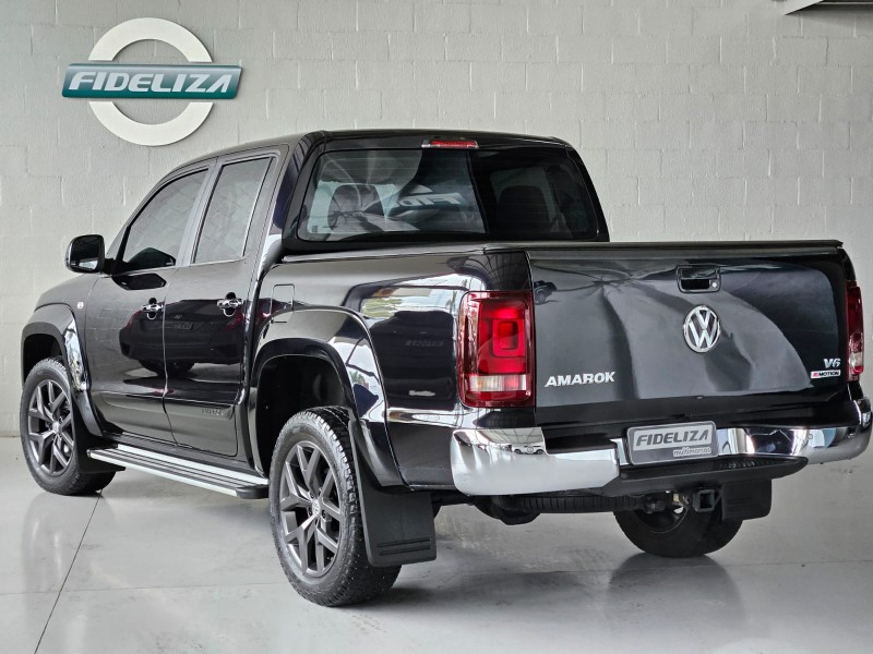 AMAROK 3.0 V6 TDI HIGHLINE CD DIESEL 4MOTION AUTOMÁTICO - 2023 - FARROUPILHA
