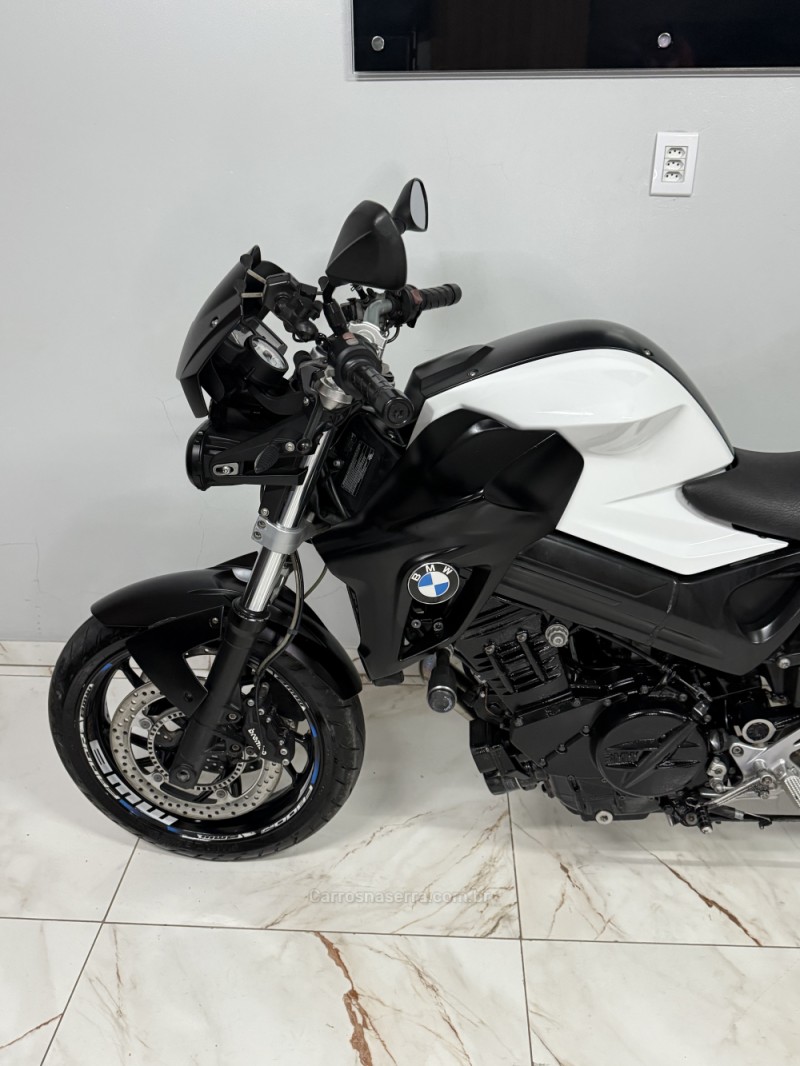 F 800 R - 2013 - SAPIRANGA