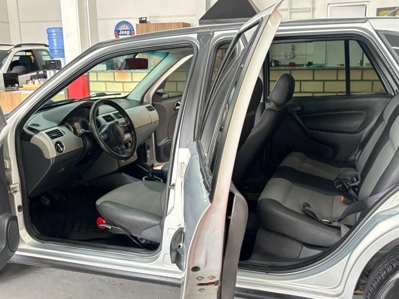 GOL 1.8 MI RALLYE 8V FLEX 4P MANUAL G.III - 2005 - CAXIAS DO SUL