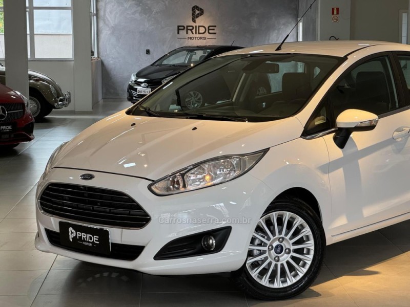 FIESTA 1.6 TITANIUM PLUS HATCH 16V FLEX 4P AUTOMÁTICO - 2017 - CAXIAS DO SUL