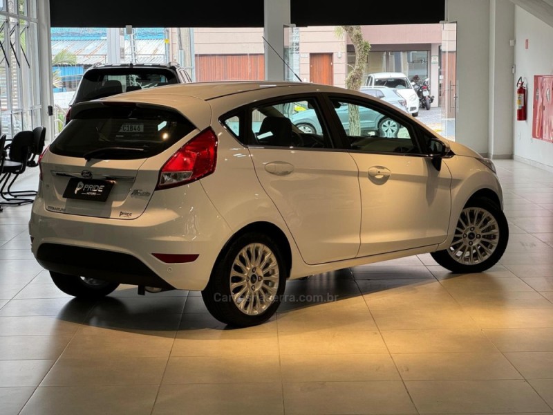 FIESTA 1.6 TITANIUM PLUS HATCH 16V FLEX 4P AUTOMÁTICO - 2017 - CAXIAS DO SUL