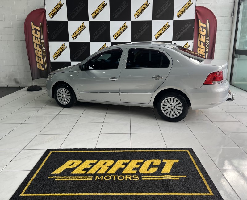 VOYAGE 1.0 MI 8V FLEX 4P MANUAL - 2009 - PORTãO