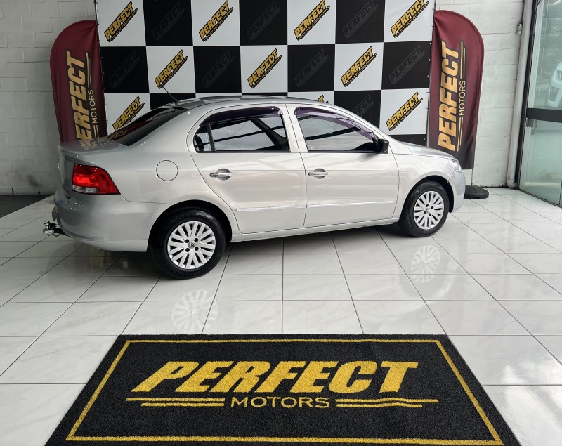 VOYAGE 1.0 MI 8V FLEX 4P MANUAL - 2009 - PORTãO