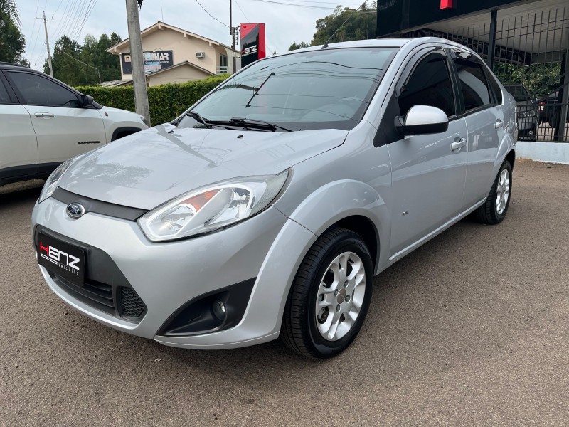 FIESTA 1.6 ROCAM SE SEDAN 8V FLEX 4P MANUAL