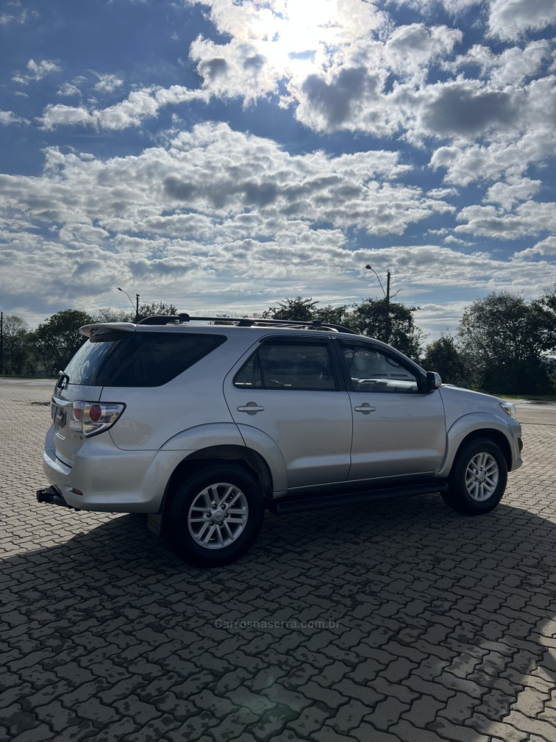HILUX SW4 3.0 SRV 4X4 7 LUGARES 16V TURBO INTERCOOLER DIESEL 4P AUTOMÁTICO - 2013 - ANTôNIO PRADO
