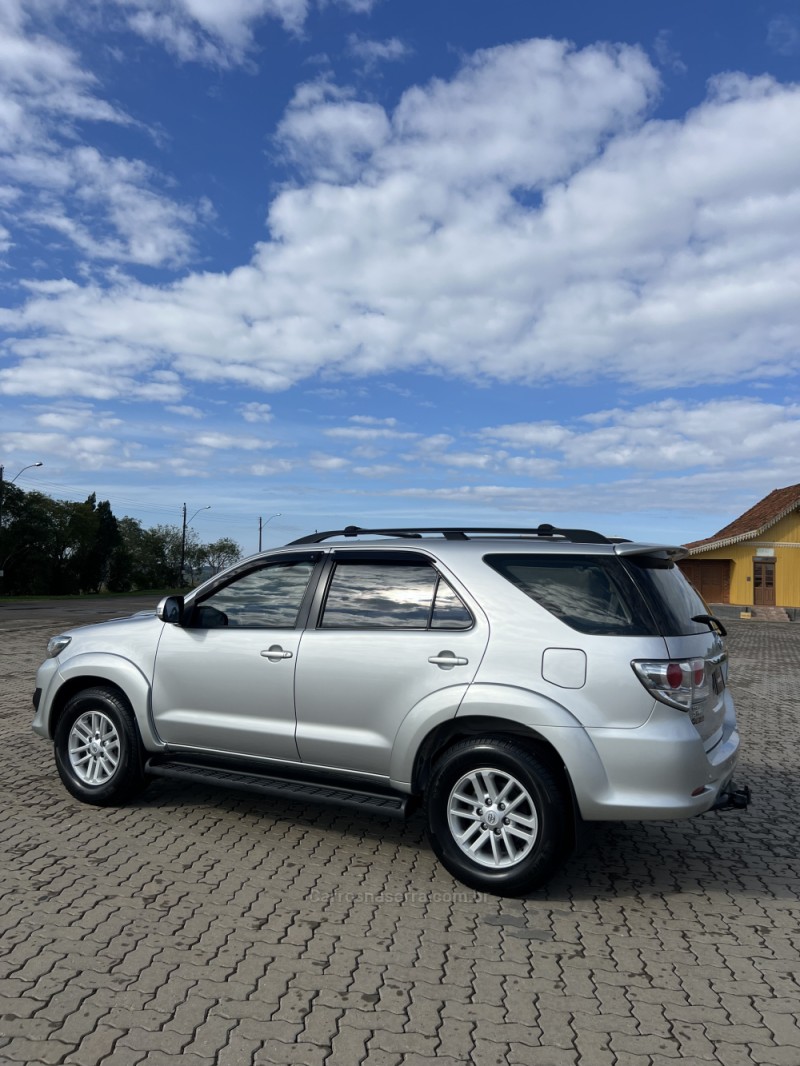 HILUX SW4 3.0 SRV 4X4 7 LUGARES 16V TURBO INTERCOOLER DIESEL 4P AUTOMÁTICO - 2013 - ANTôNIO PRADO