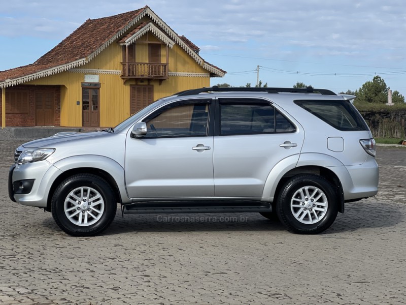 HILUX SW4 3.0 SRV 4X4 7 LUGARES 16V TURBO INTERCOOLER DIESEL 4P AUTOMÁTICO - 2013 - ANTôNIO PRADO