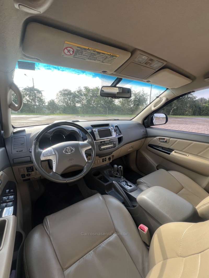 HILUX SW4 3.0 SRV 4X4 7 LUGARES 16V TURBO INTERCOOLER DIESEL 4P AUTOMÁTICO - 2013 - ANTôNIO PRADO
