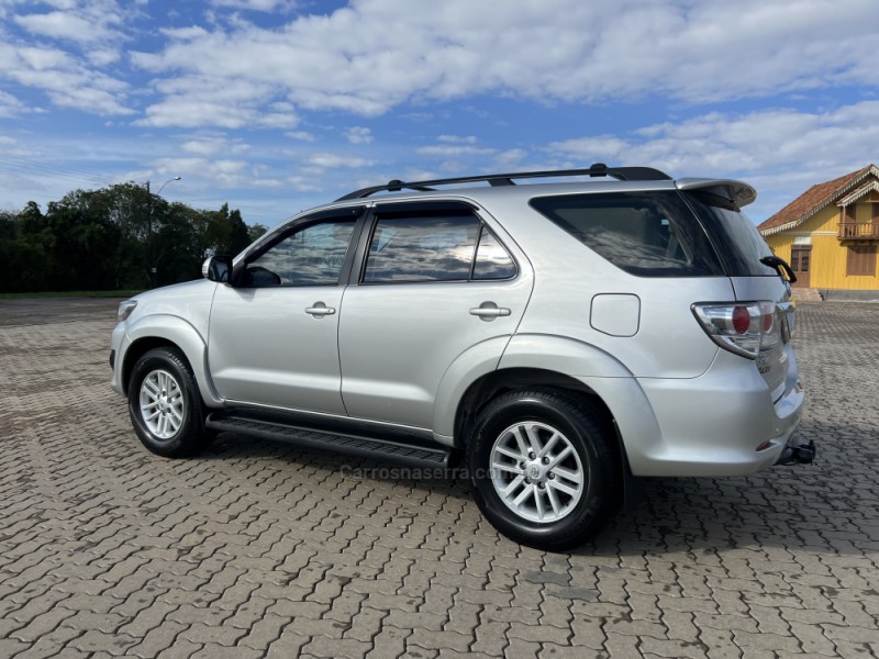 HILUX SW4 3.0 SRV 4X4 7 LUGARES 16V TURBO INTERCOOLER DIESEL 4P AUTOMÁTICO - 2013 - ANTôNIO PRADO
