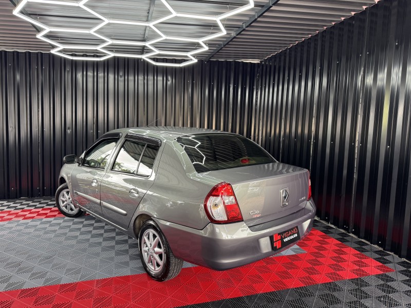 CLIO 1.6 PRIVILÉGE SEDAN 16V FLEX 4P MANUAL - 2006 - CAXIAS DO SUL