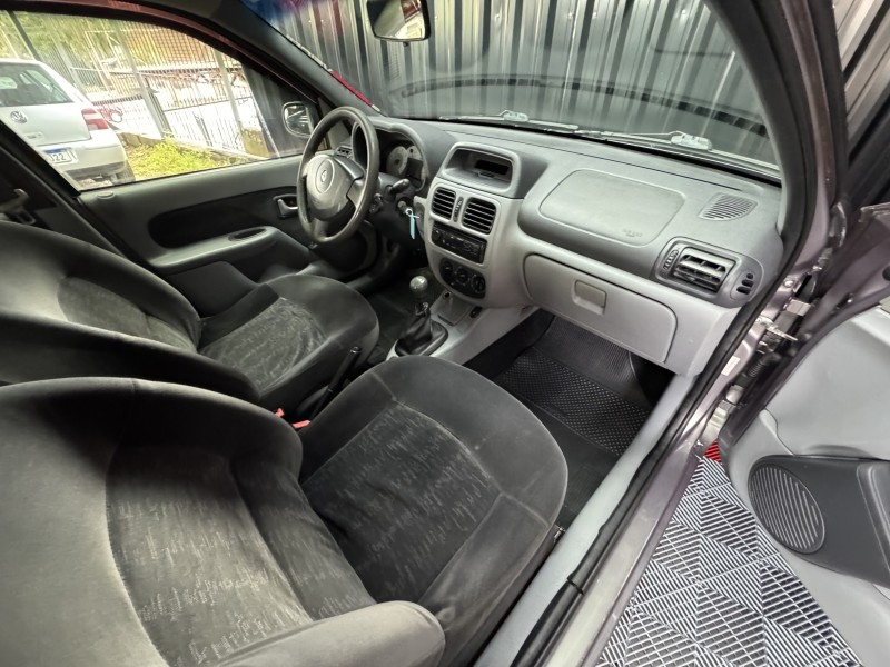 CLIO 1.6 PRIVILÉGE SEDAN 16V FLEX 4P MANUAL - 2006 - CAXIAS DO SUL