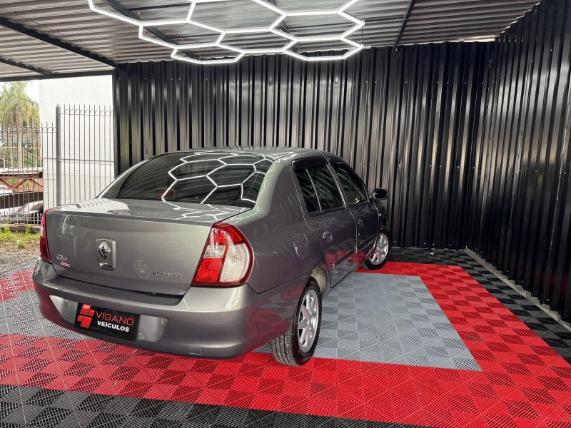 CLIO 1.6 PRIVILÉGE SEDAN 16V FLEX 4P MANUAL - 2006 - CAXIAS DO SUL
