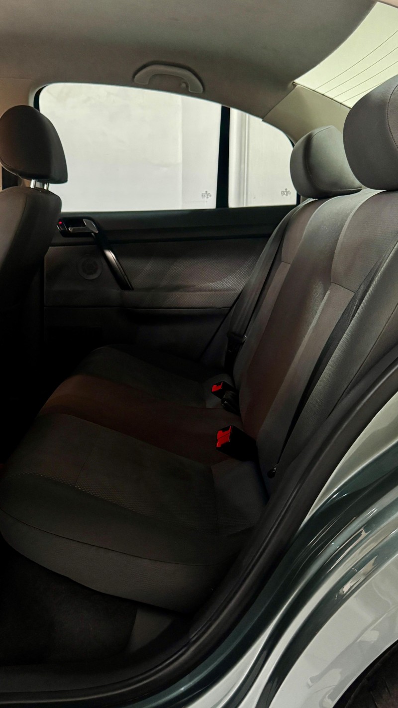 POLO SEDAN 1.6 8V GASOLINA 4P MANUAL - 2011 - ESTâNCIA VELHA