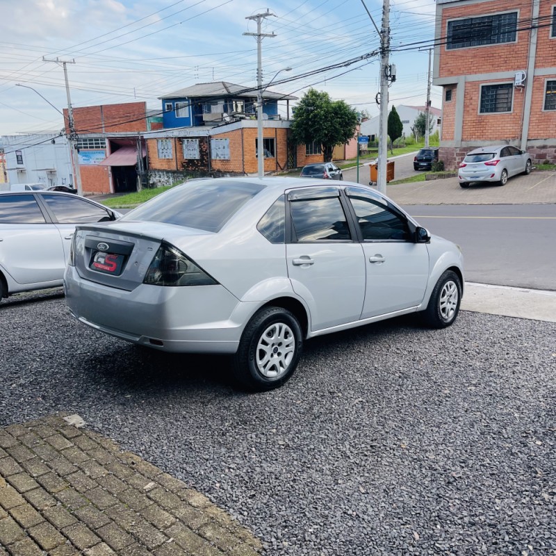 FIESTA 1.6 ROCAM SE PLUS 8V FLEX 4P MANUAL - 2012 - NOVO HAMBURGO