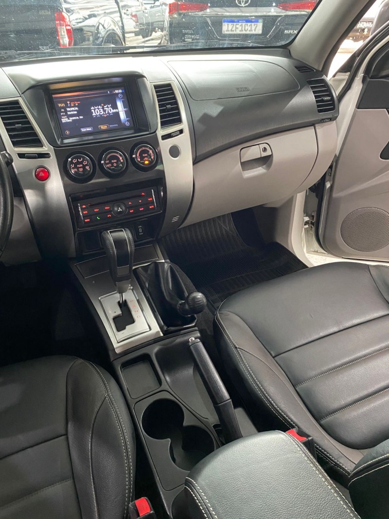 PAJERO DAKAR 3.2 HPE 4X4 7 LUGARES 16V TURBO INTERCOOLER DIESEL 4P AUTOMÁTICO - 2015 - LAJEADO