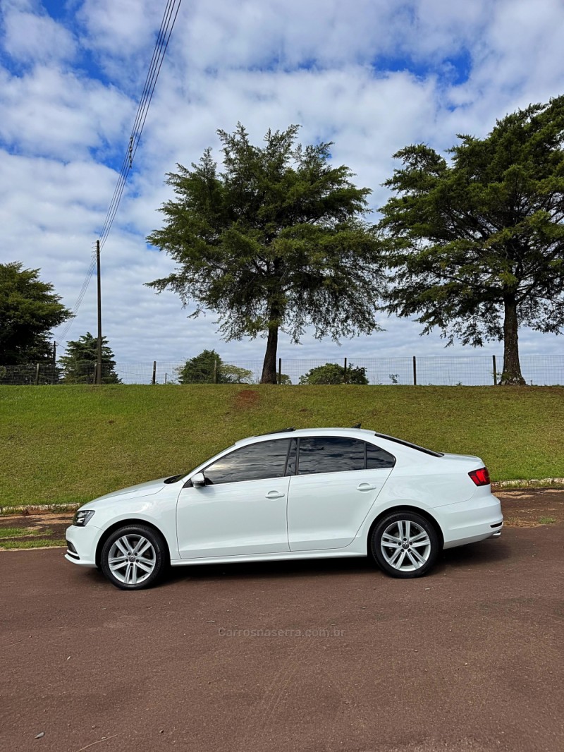 JETTA 2.0 TSI HIGHLINE 211CV GASOLINA 4P DSG - 2016 - PASSO FUNDO