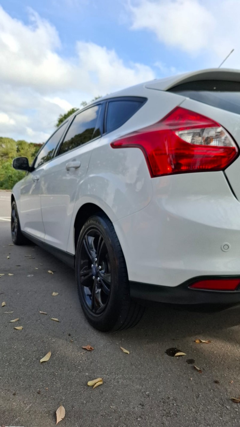 FOCUS 1.6 SE 16V FLEX 4P MANUAL - 2014 - BENTO GONçALVES