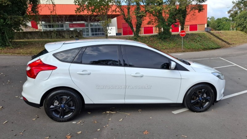 FOCUS 1.6 SE 16V FLEX 4P MANUAL - 2014 - BENTO GONçALVES
