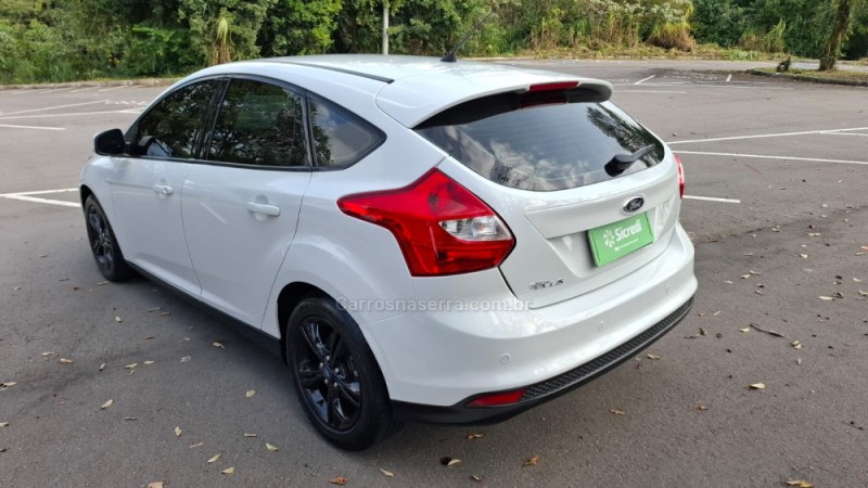 FOCUS 1.6 SE 16V FLEX 4P MANUAL - 2014 - BENTO GONçALVES