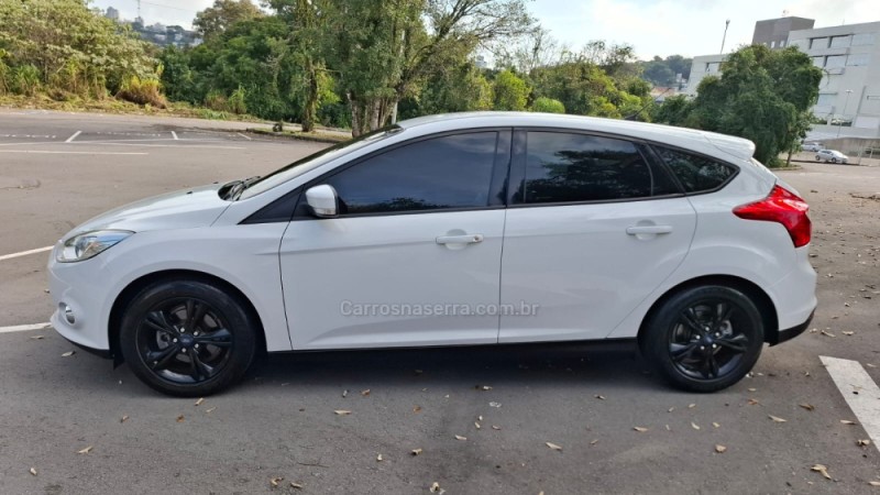 FOCUS 1.6 SE 16V FLEX 4P MANUAL - 2014 - BENTO GONçALVES