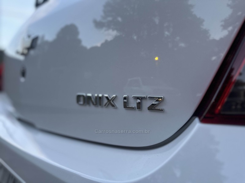 ONIX 1.4 MPFI LTZ 8V FLEX 4P MANUAL - 2015 - CAXIAS DO SUL