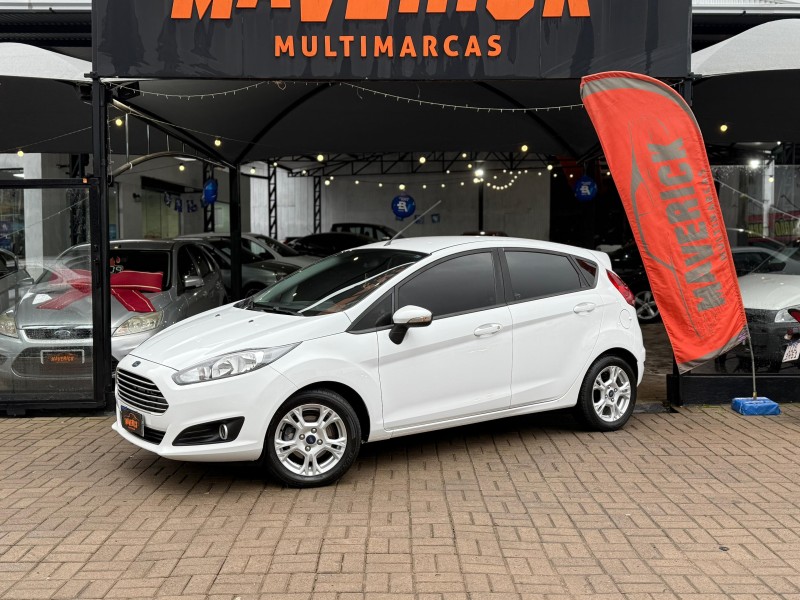 FIESTA 1.6 SE HATCH PLUS 16V FLEX 4P MANUAL - 2016 - LAGOA VERMELHA