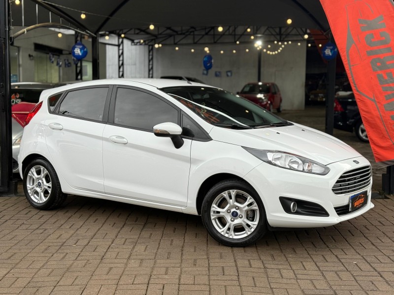 FIESTA 1.6 SE HATCH PLUS 16V FLEX 4P MANUAL - 2016 - LAGOA VERMELHA
