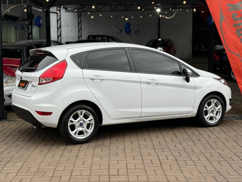 FIESTA 1.6 SE HATCH PLUS 16V FLEX 4P MANUAL - 2016 - LAGOA VERMELHA