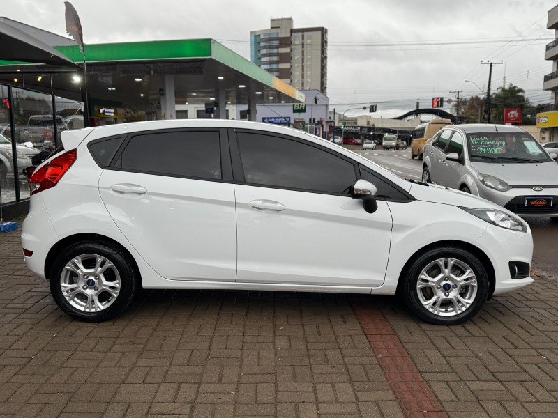 FIESTA 1.6 SE HATCH PLUS 16V FLEX 4P MANUAL - 2016 - LAGOA VERMELHA