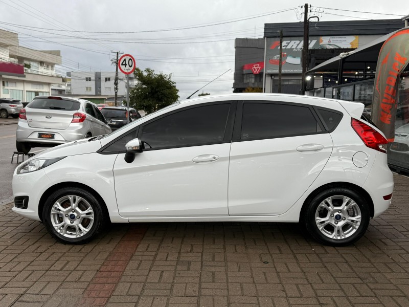 FIESTA 1.6 SE HATCH PLUS 16V FLEX 4P MANUAL - 2016 - LAGOA VERMELHA