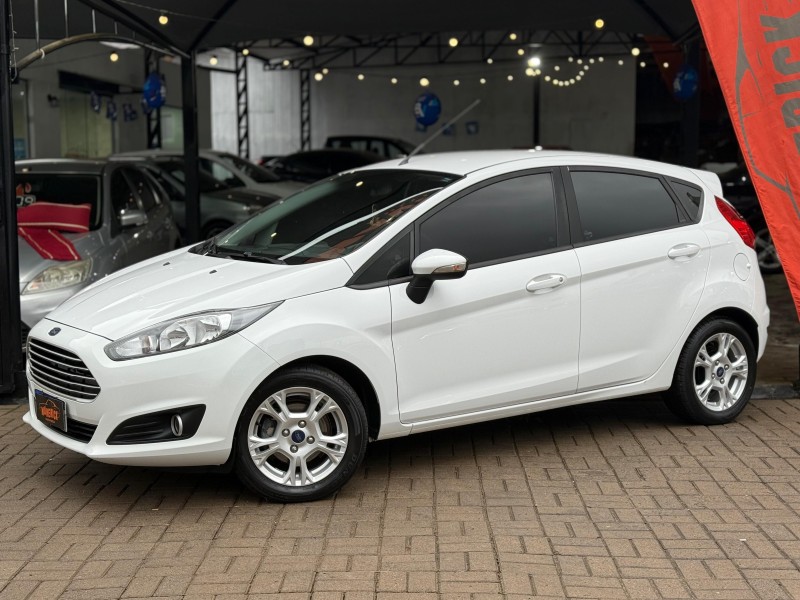 FIESTA 1.6 SE HATCH PLUS 16V FLEX 4P MANUAL - 2016 - LAGOA VERMELHA