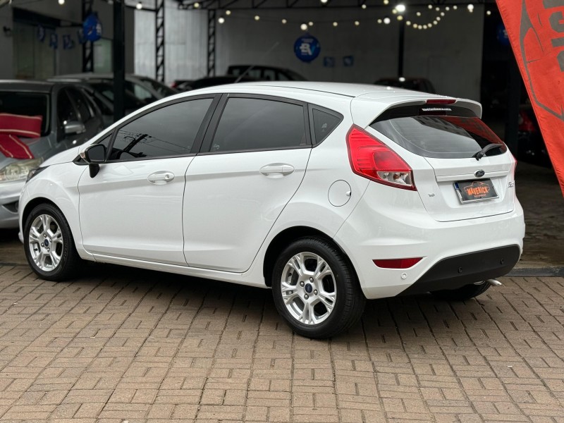 FIESTA 1.6 SE HATCH PLUS 16V FLEX 4P MANUAL - 2016 - LAGOA VERMELHA