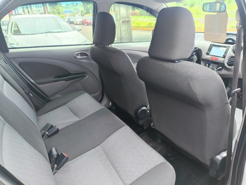 ETIOS 1.5 XLS 16V FLEX 4P MANUAL - 2013 - BOM PRINCíPIO