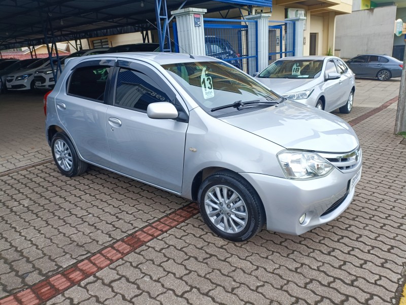 ETIOS 1.5 XLS 16V FLEX 4P MANUAL - 2013 - BOM PRINCíPIO