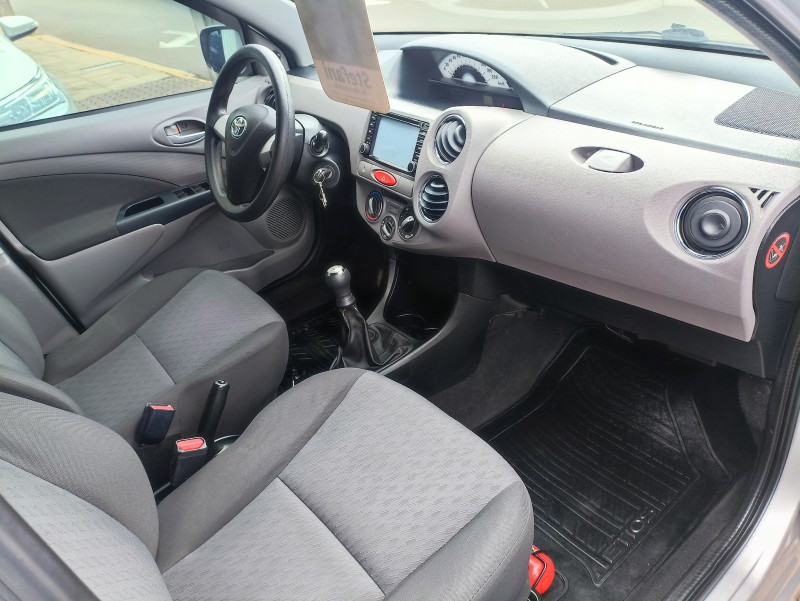 ETIOS 1.5 XLS 16V FLEX 4P MANUAL - 2013 - BOM PRINCíPIO